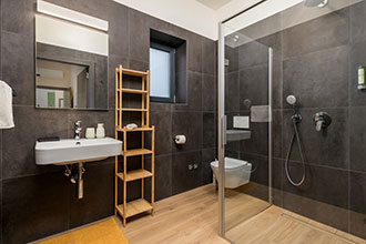 Interior 06